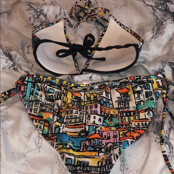 Matching “city” bikini set - Picture 4 of 4